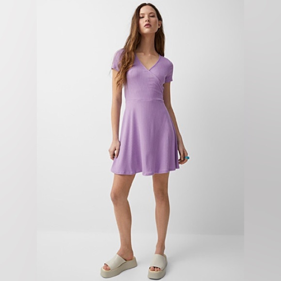 Simons Short Ribbed Crossover Wrap Dress in Lilac Purple, Size Women’s Medium - Picture 1 of 4